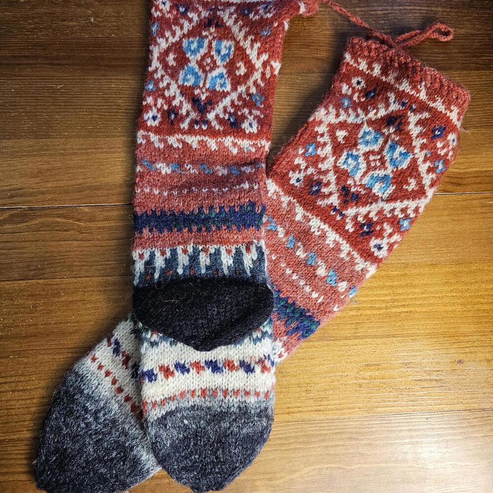 Hand-Knit Patterned Wool Socks - Picture 4 of 4